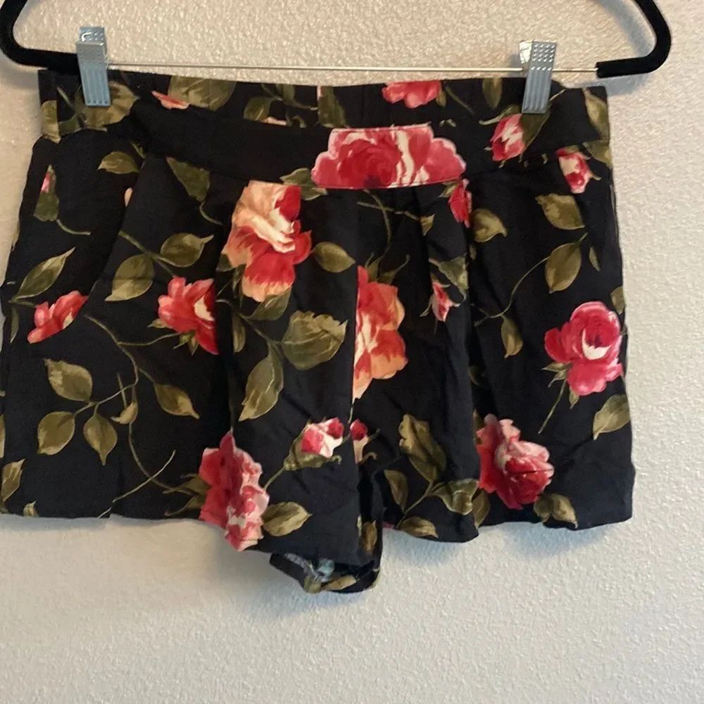 Fire- cozy floral women’s shorts- size large